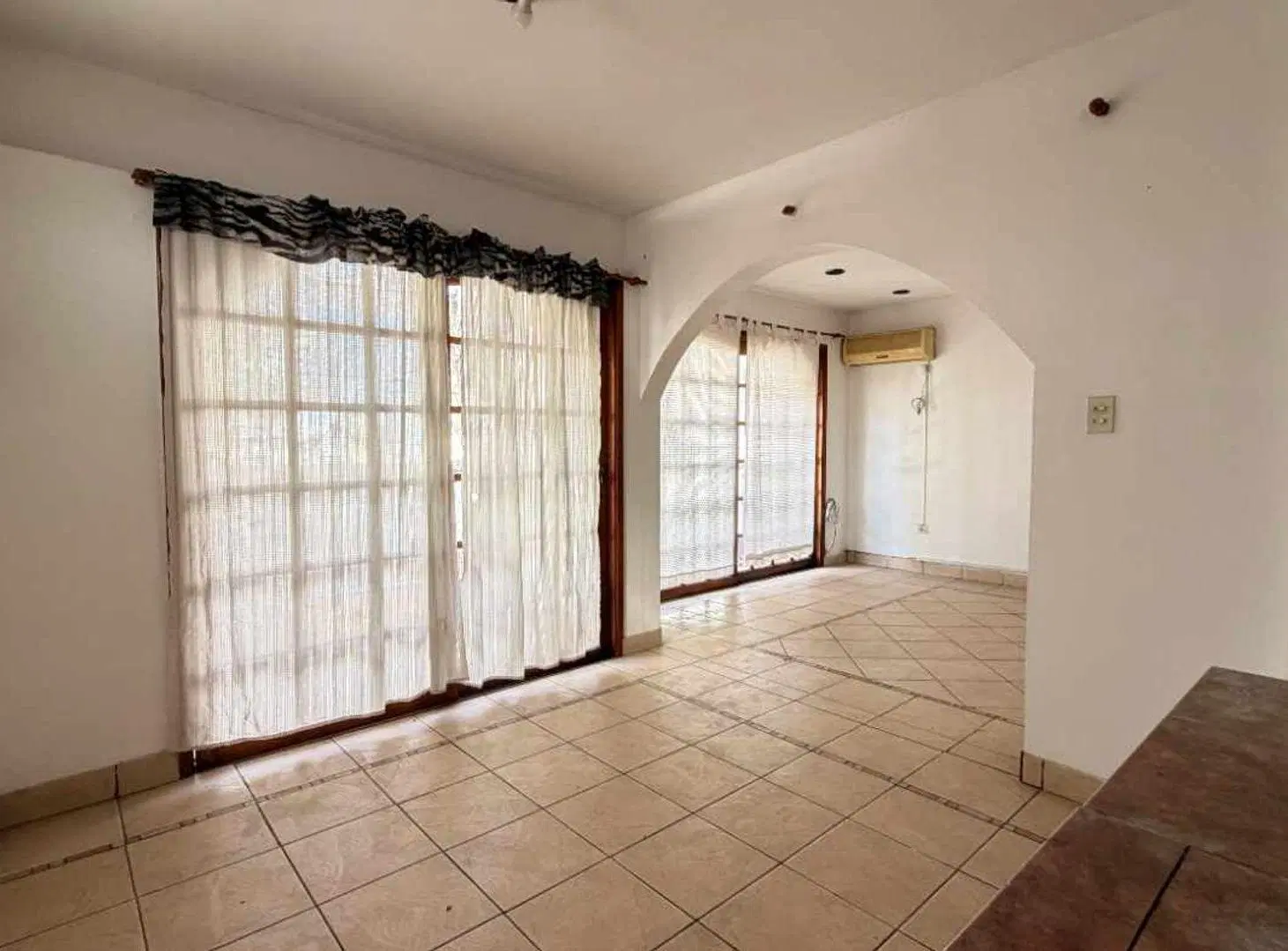 CASA EN VENTA LA PLATA TERRAZA PARRILLA COCHERA 4