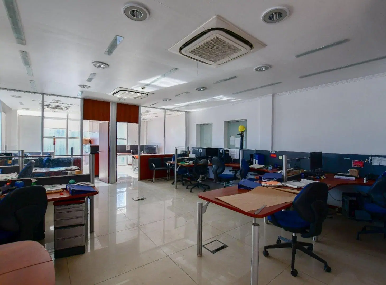 LOCAL Y OFICINAS EN VENTA EN LA PLATA 4