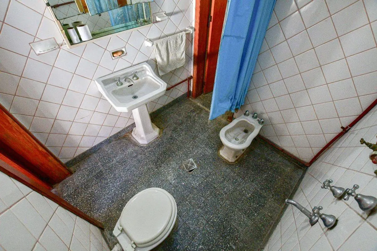 CASA EN VENTA LA PLATA 2 DORMITORIOS 4
