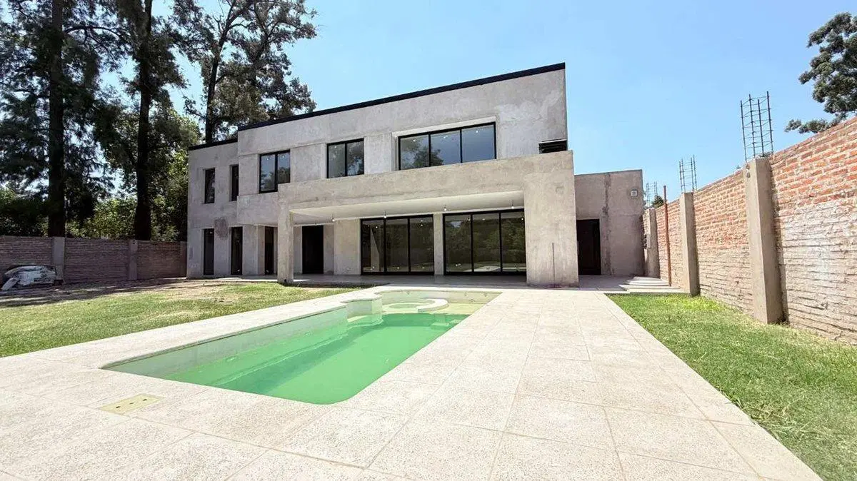 CASA EN VENTA LA REJA 4 HABITACIONES PILETA 2