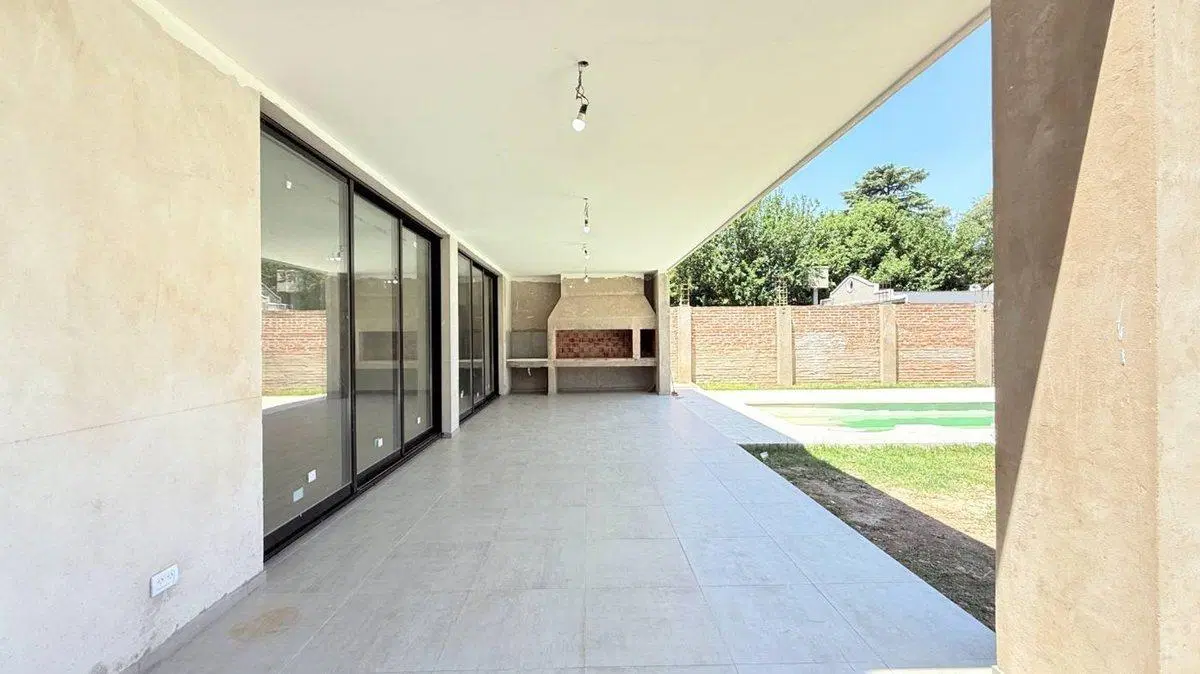 CASA EN VENTA LA REJA 4 HABITACIONES PILETA 4
