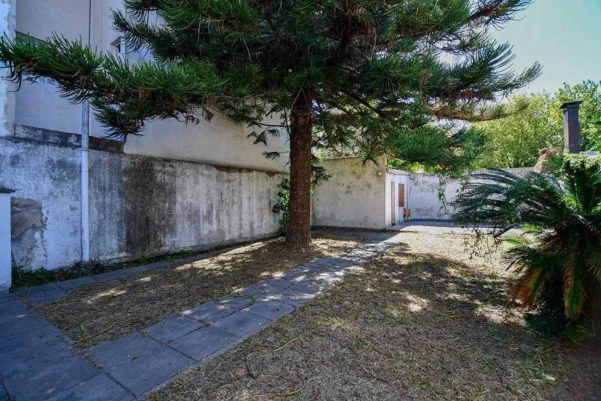 CASA LOTE EN VENTA LA PLATA A RECICLAR TERRENO 5