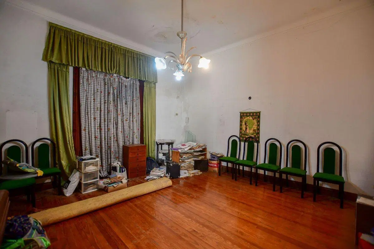 CASA LOTE EN VENTA LA PLATA A RECICLAR TERRENO 2