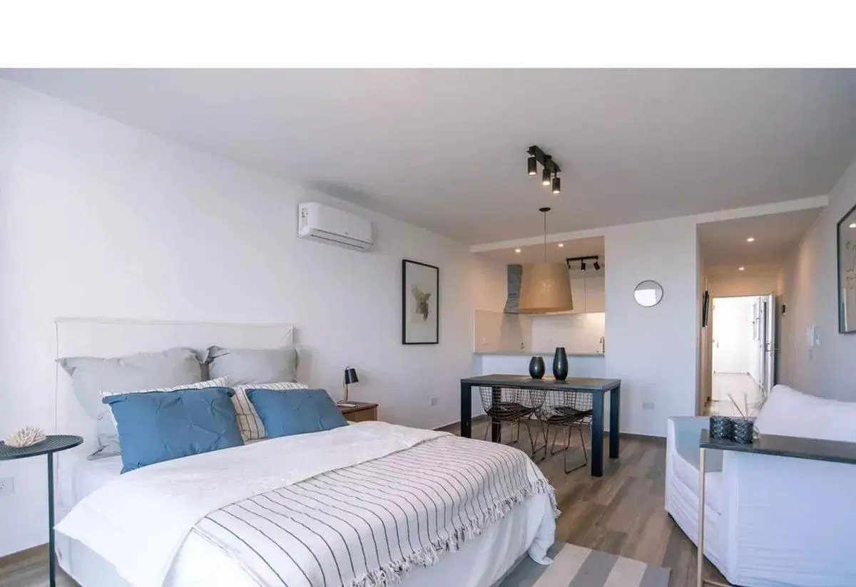 MONOAMBIENTE  EN VENTA LA PLATA POZO 5