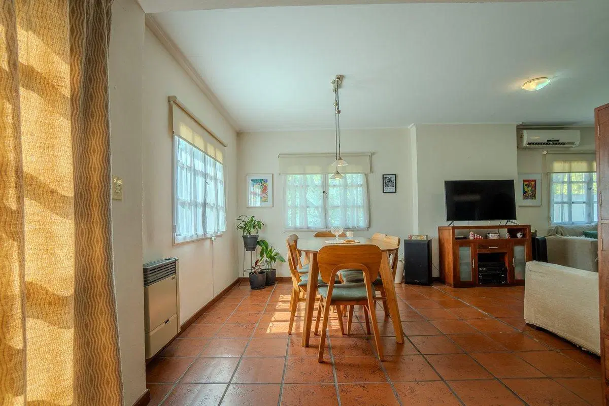 CASA VENTA GONNET 3 DORMITORIOS PARQUE APTO BANCO 5