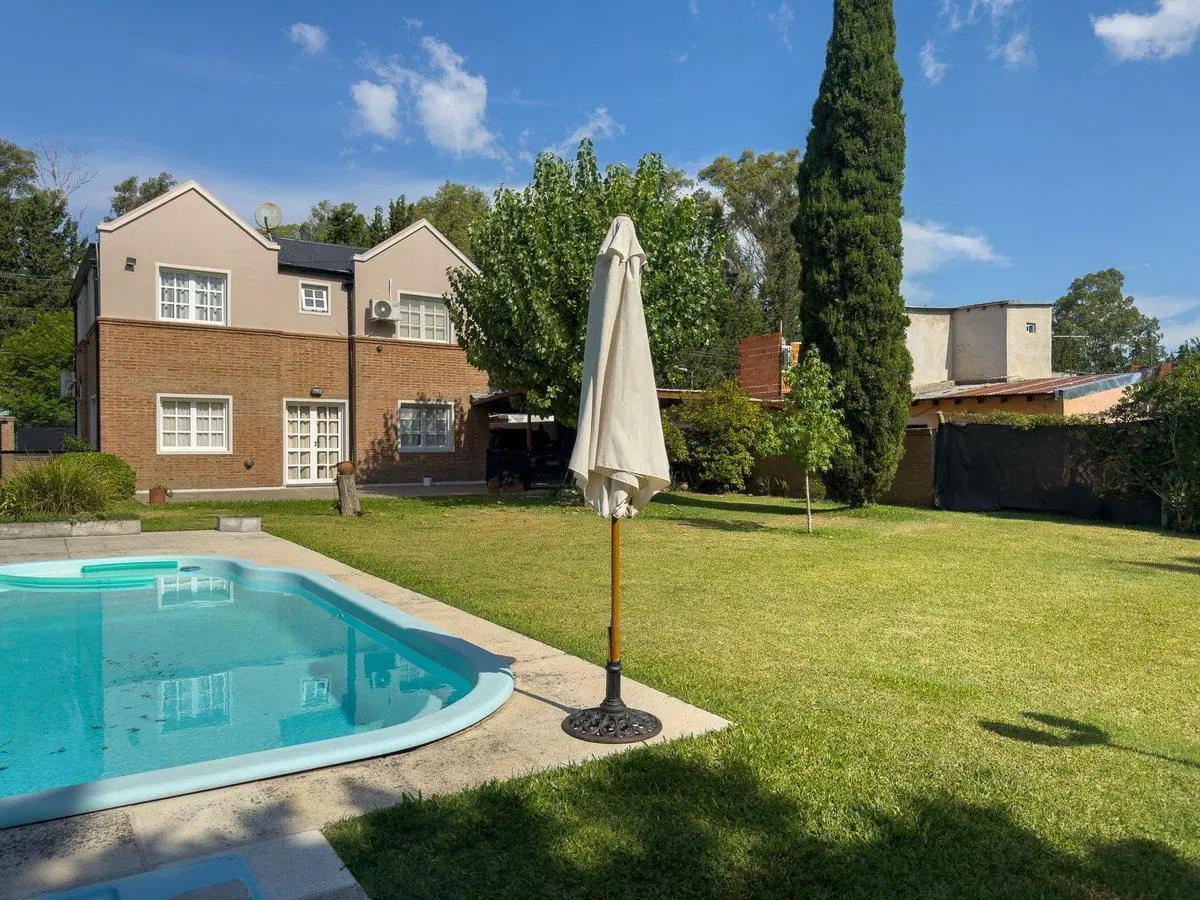 CASA VENTA GONNET 3 DORMITORIOS PARQUE APTO BANCO 2