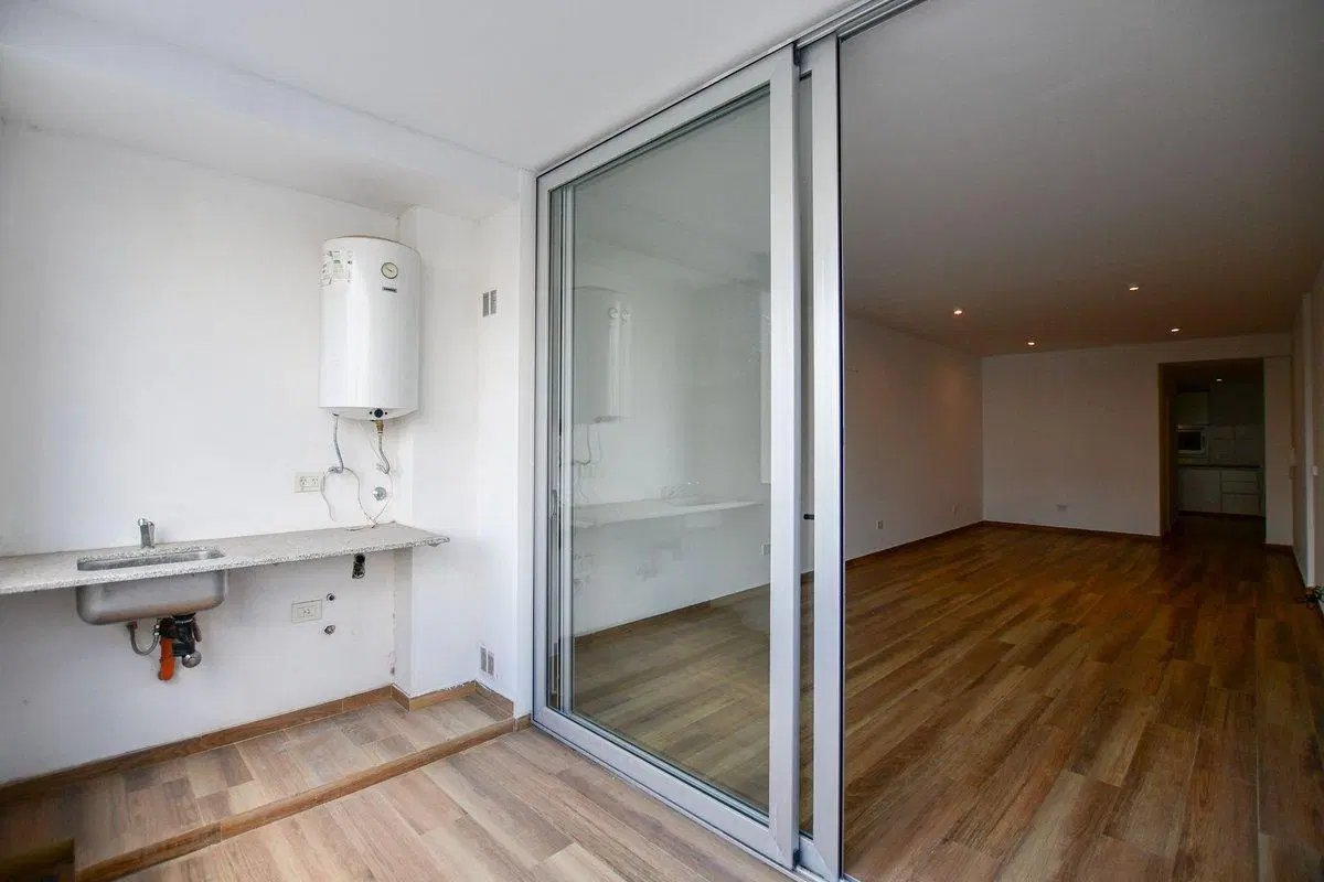 MONOAMBIENTE DIVISIBLE  VENTA LA PLATA CON BALCON 8