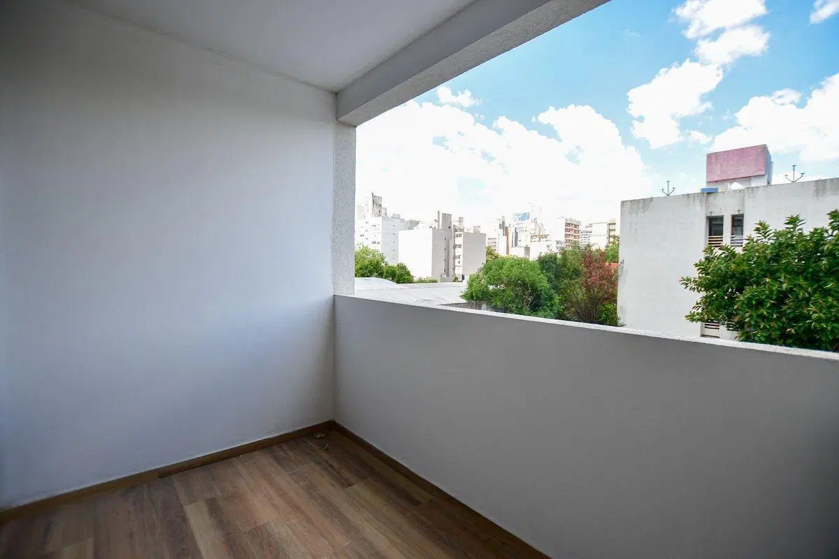 MONOAMBIENTE DIVISIBLE  VENTA LA PLATA CON BALCON 5