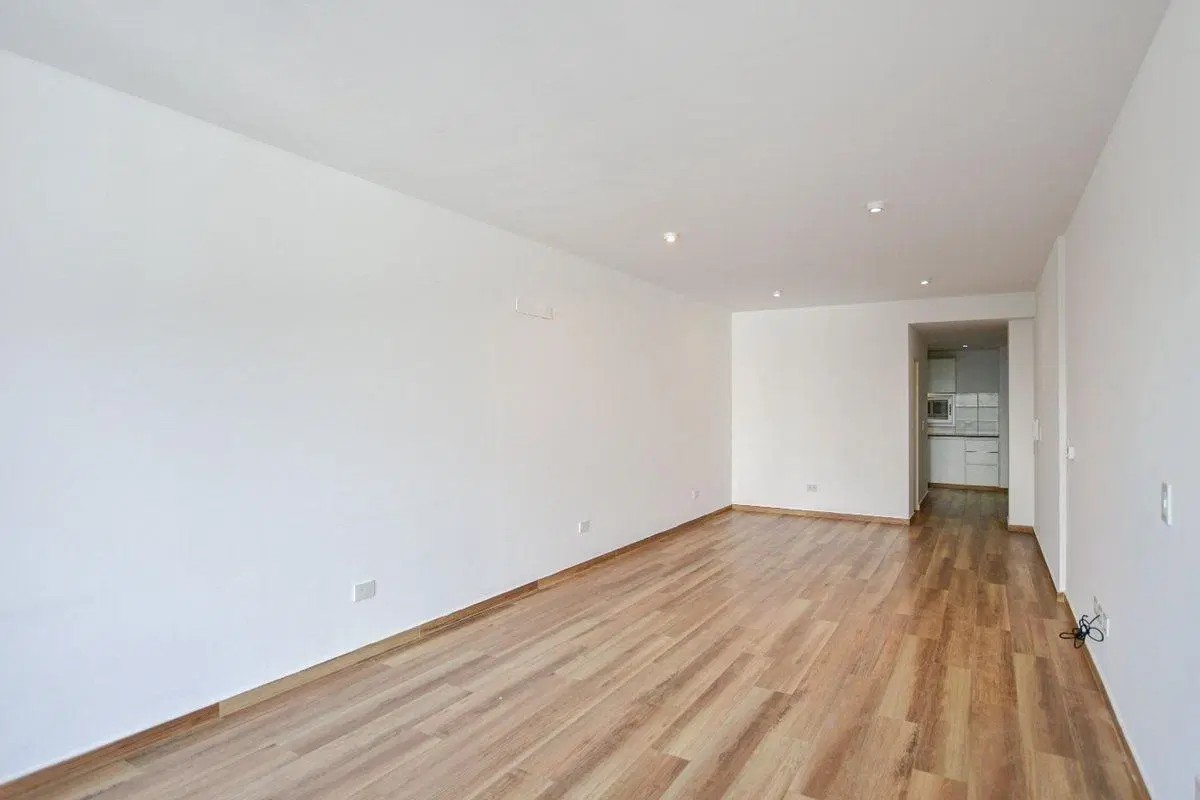 MONOAMBIENTE DIVISIBLE  VENTA LA PLATA CON BALCON 3