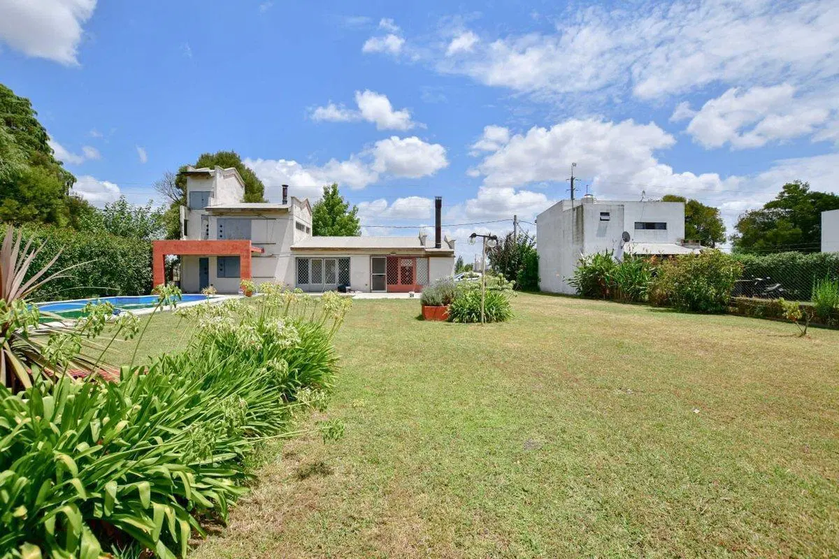 CASA EN VENTA SICARDI PARQUE PILETA 2