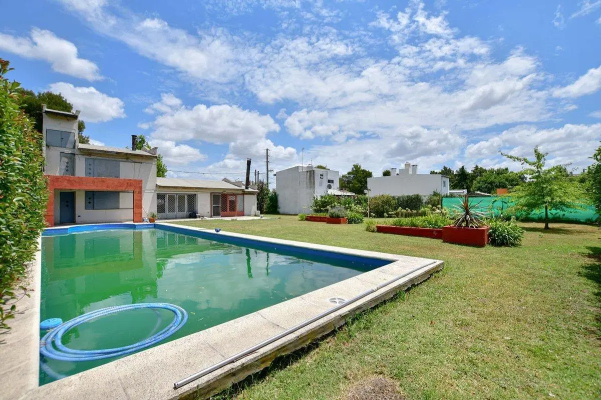 CASA EN VENTA SICARDI PARQUE PILETA 5