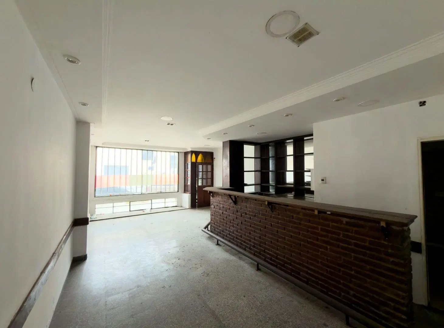 LOCAL EN VENTA LA PLATA ZONA COMERCIAL TERMINAL 2