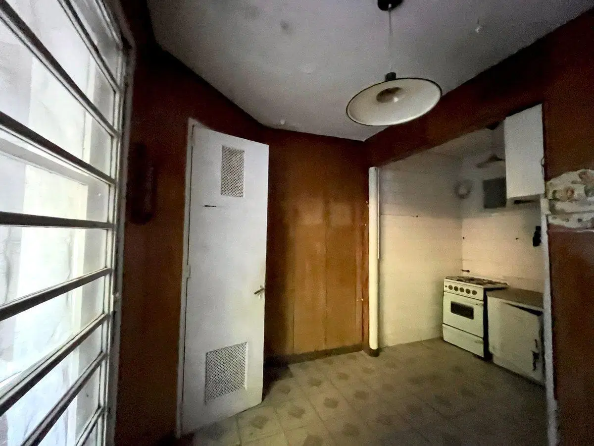 CASA A REFACCIONAR EN VENTA - LA PLATA 8