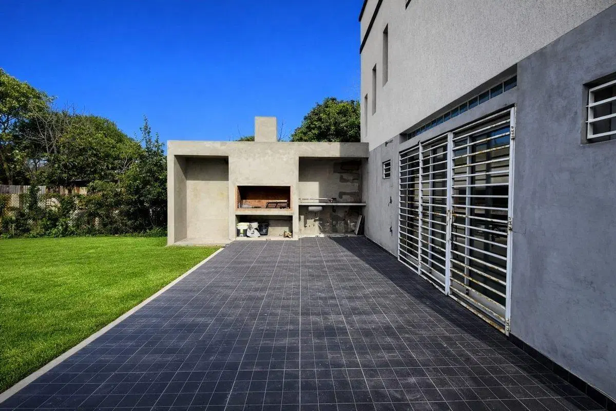 CASA EN VENTA A ESTRENAR EN SICARDI 3 DORMITORIOS 4