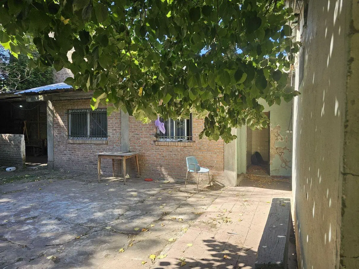 CASA A REFACCIONAR SOBRE LOTE DE 1200 M2 BOSQUES 2