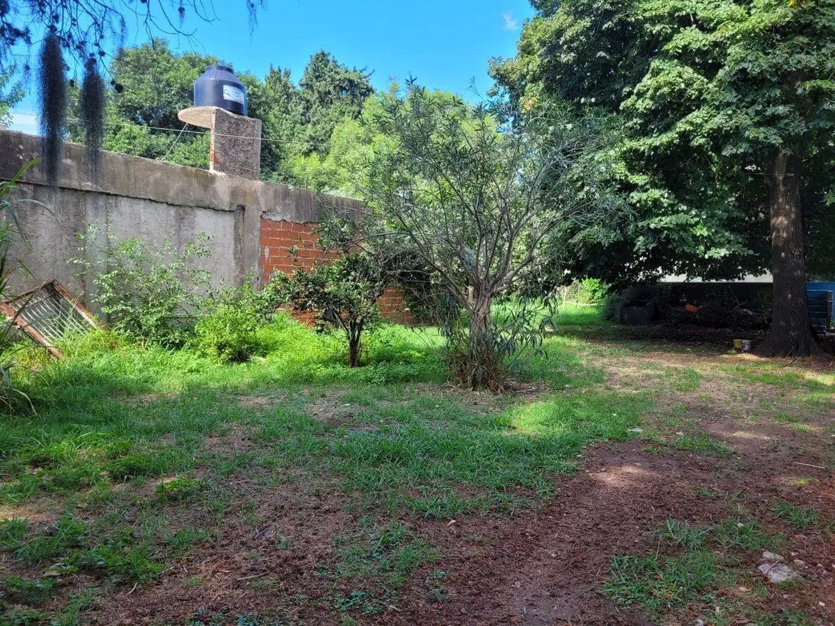 CASA A REFACCIONAR SOBRE LOTE DE 1200 M2 BOSQUES 4