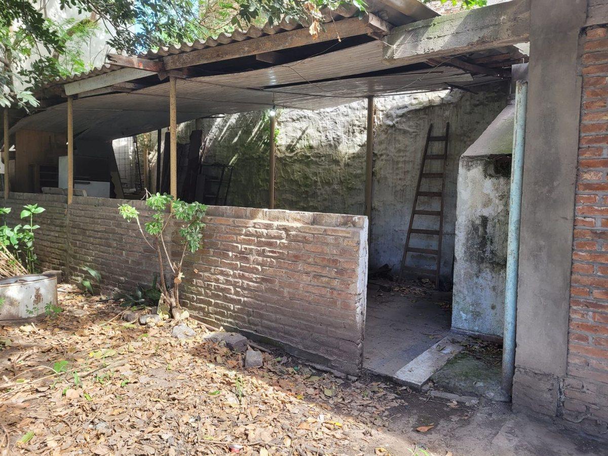 CASA A REFACCIONAR SOBRE LOTE DE 1200 M2 BOSQUES