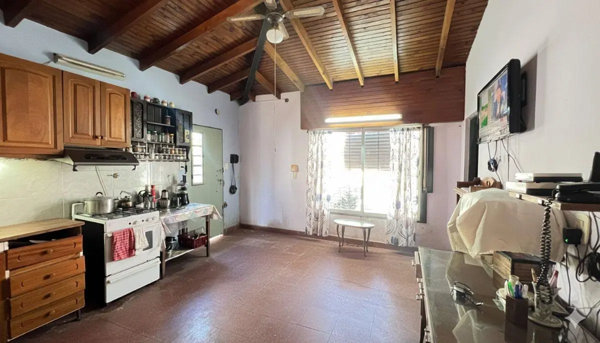 CASA EN VENTA CON PARQUE VILLA ELVIRA 8
