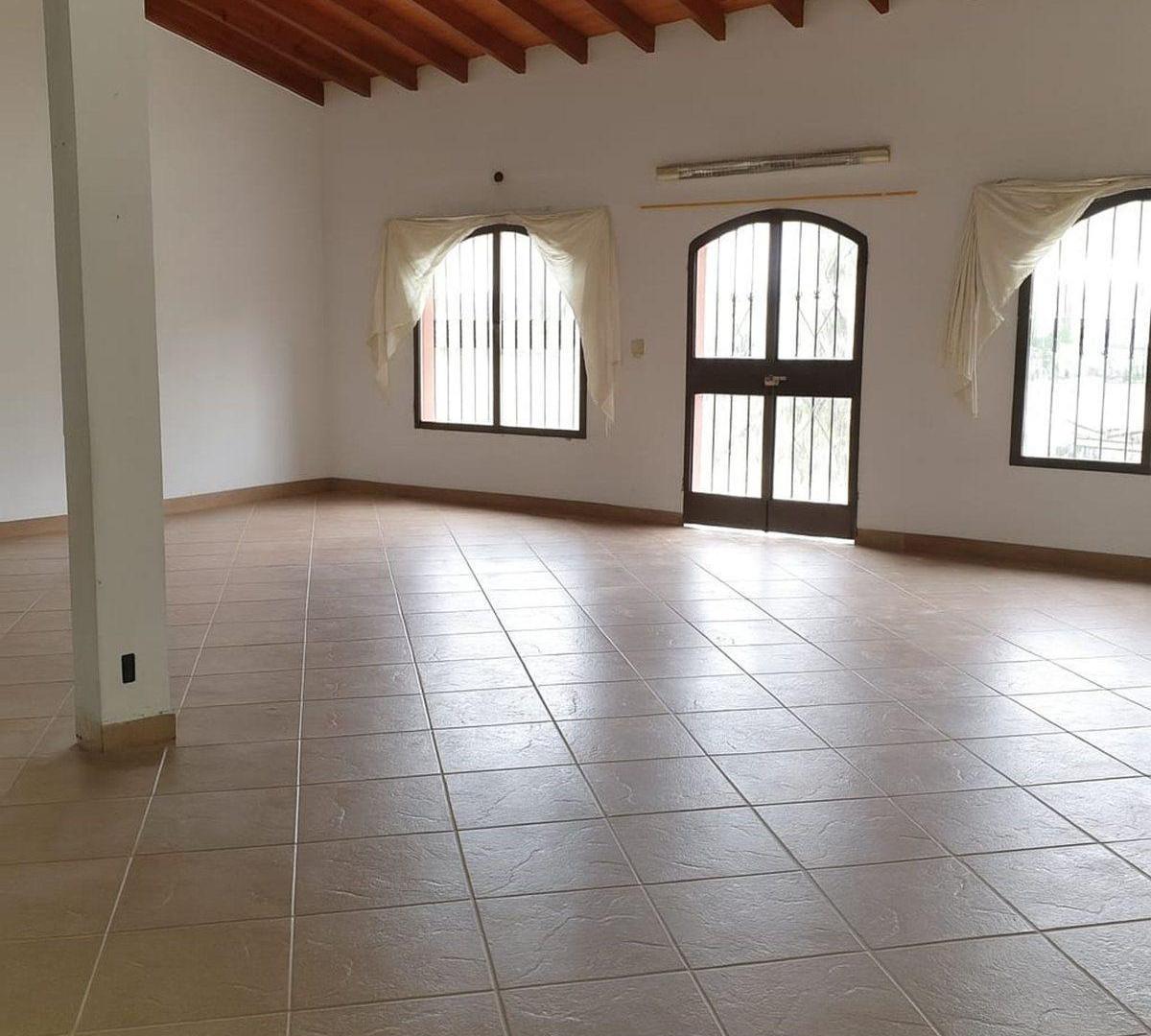 CASA EN VENTA + 2 LOCALES LA PLATA APTO BANCO