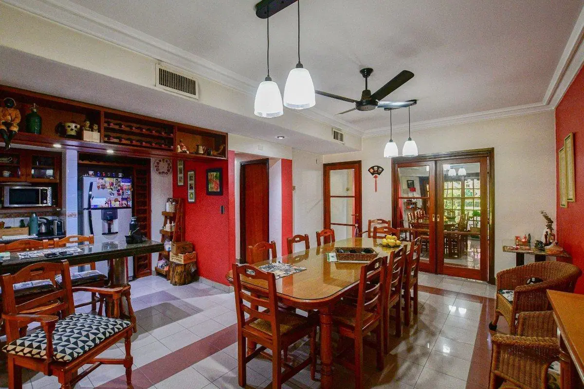 CASA EN VENTA LA PLATA 4 DORMITORIOS 2