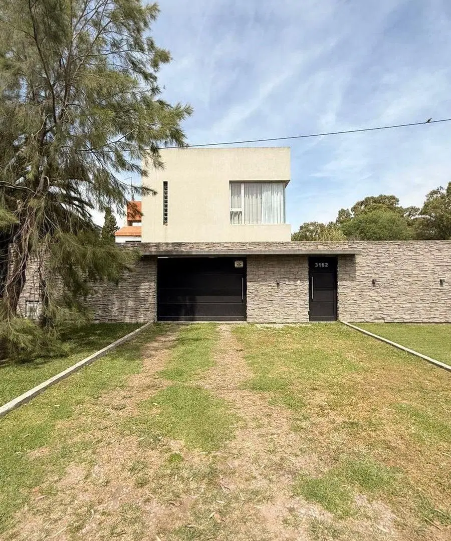 CASA EN VENTA VILLA DEL PLATA 4 DORMITORIOS 5
