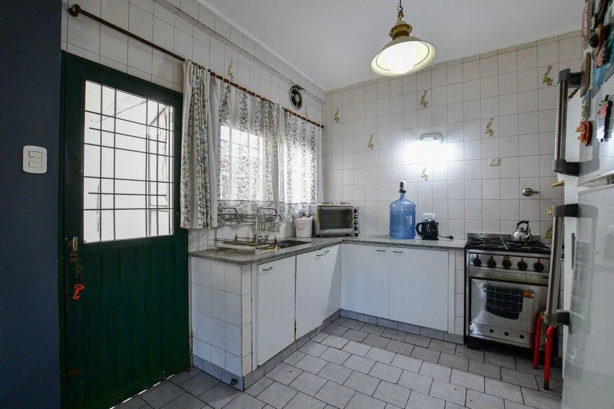 CASA VENTA LA PLATA 4 DORMITORIOS COCHERA JARDIN 2
