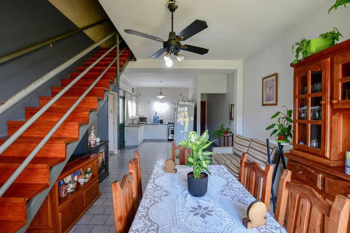 CASA VENTA LA PLATA 4 DORMITORIOS COCHERA JARDIN 5