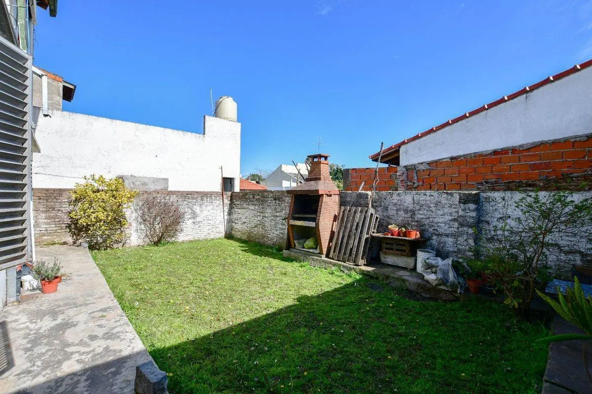CASA VENTA LA PLATA 4 DORMITORIOS COCHERA JARDIN 4