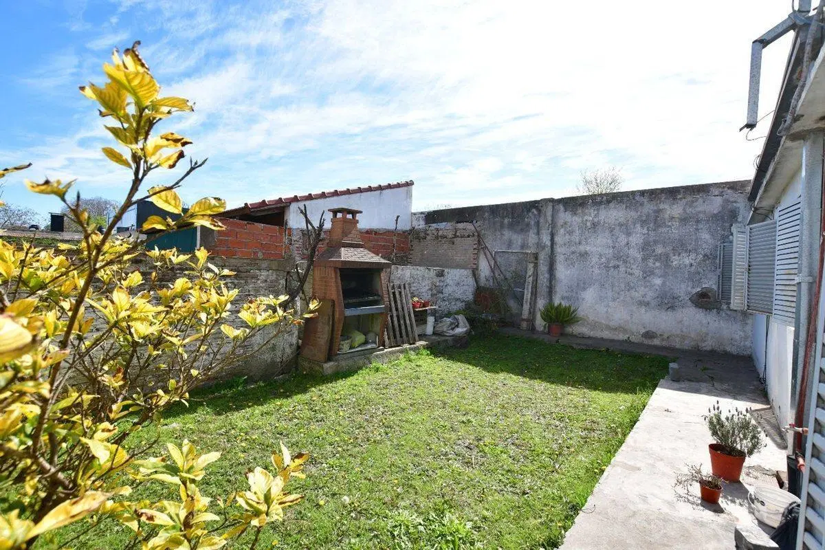 CASA VENTA LA PLATA 4 DORMITORIOS COCHERA JARDIN 3