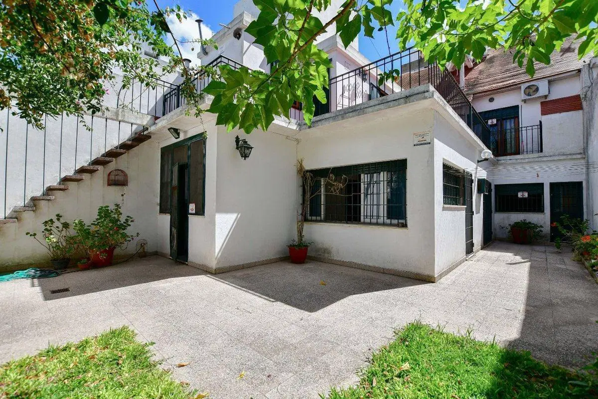 CASA VENTA LA PLATA 3 DORMITORIOS APTO BANCO LOTE 3