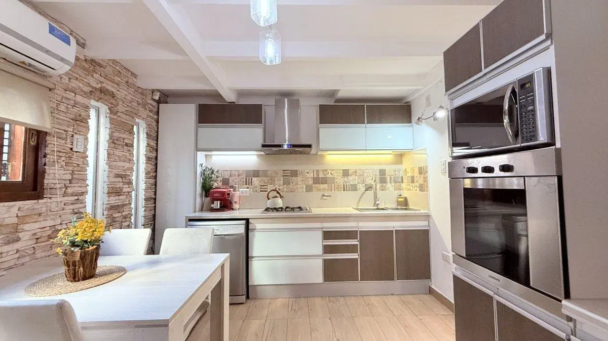CASA EN VENTA LA PLATA 3 DORMITORIOS COCHERA 2