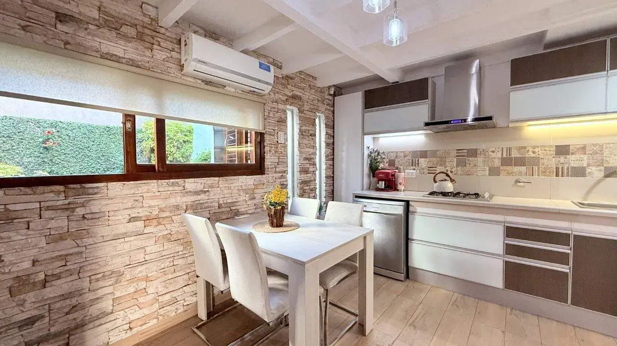 CASA EN VENTA LA PLATA 3 DORMITORIOS COCHERA 5