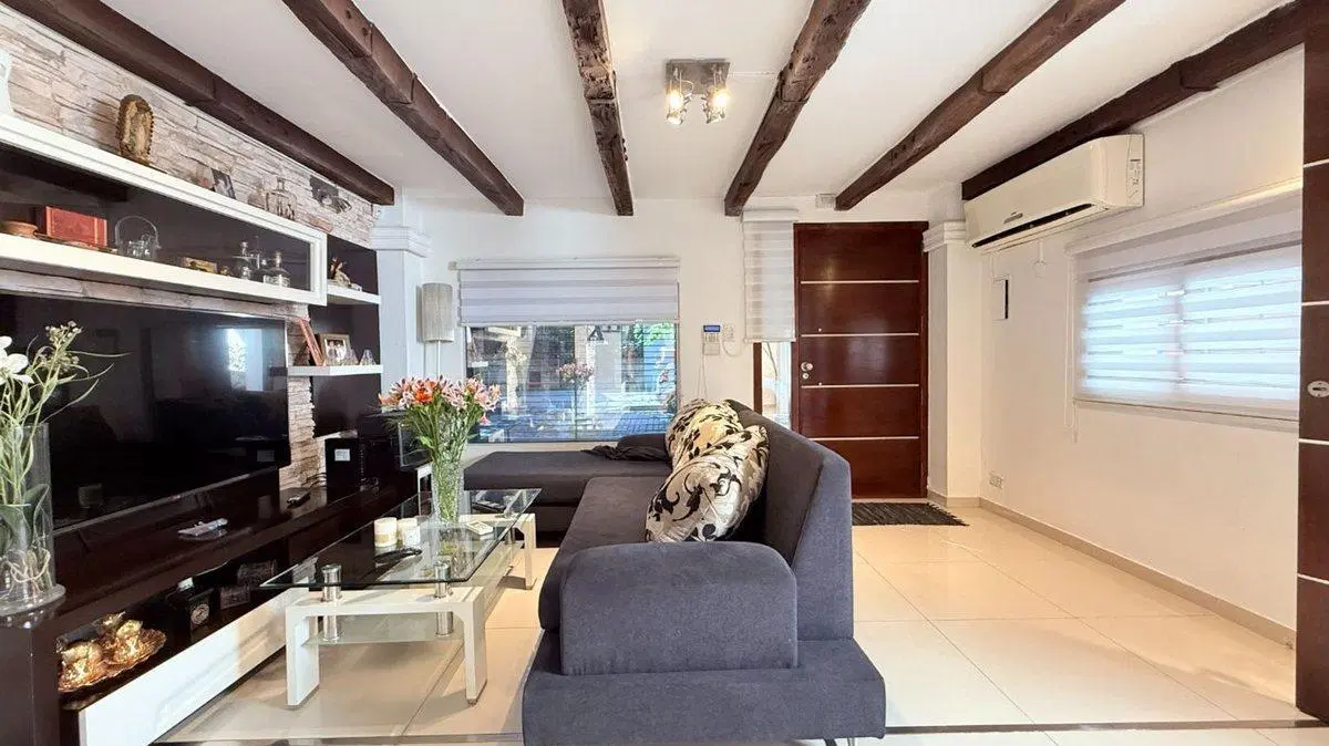 CASA EN VENTA LA PLATA 3 DORMITORIOS COCHERA 3