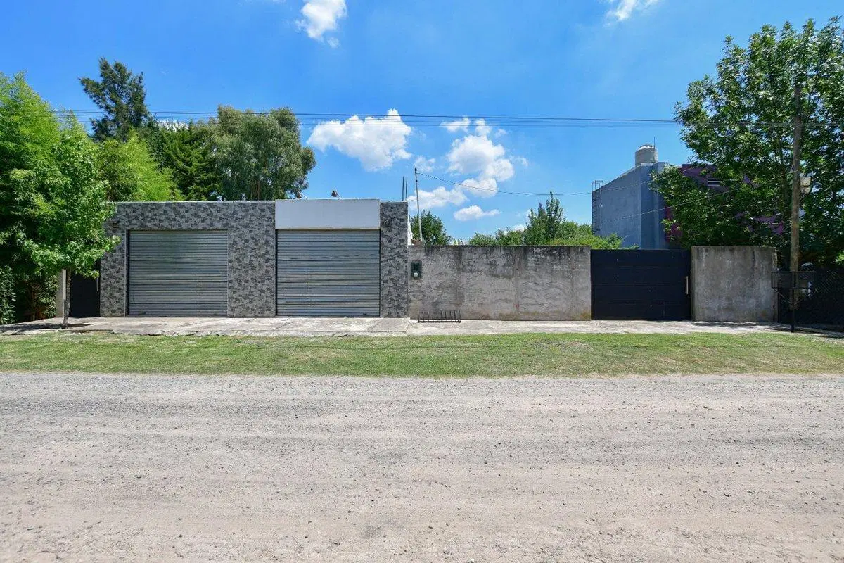CASA EN VENTA EN CITY BELL MAS 2 LOCALES 4