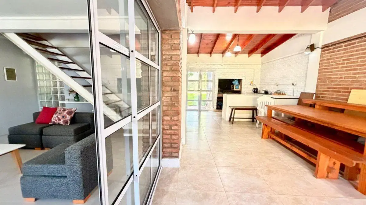 CASA EN VENTA CITY BELL - 4 DORMITORIOS. 4