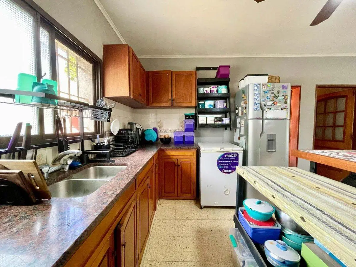CASA EN VENTA TIPO CHALET + GALPON OLMOS LA PLATA 2