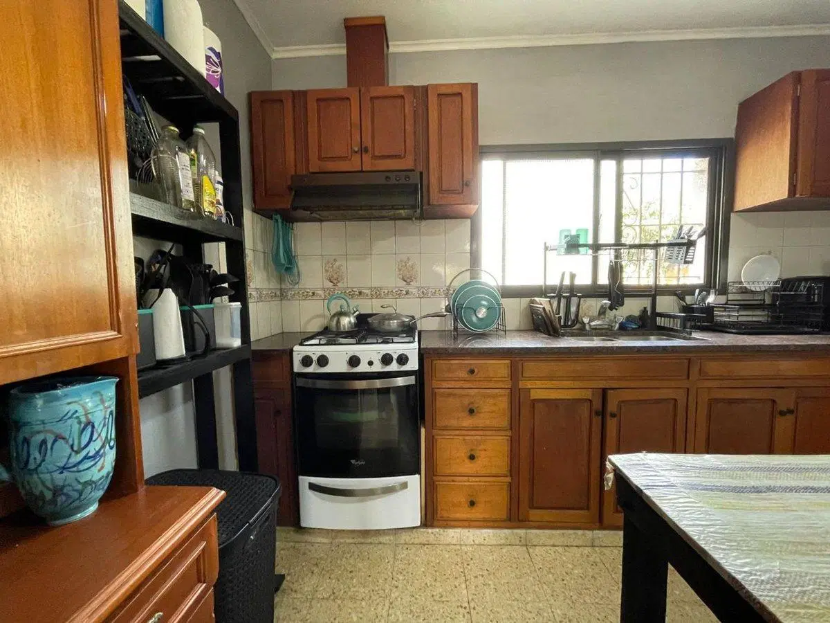 CASA EN VENTA TIPO CHALET + GALPON OLMOS LA PLATA 3