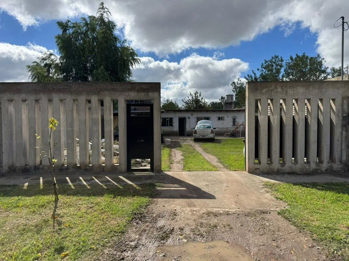 CASA EN VENTA EN BARRIO AEROPUERTO LA PLATA 3