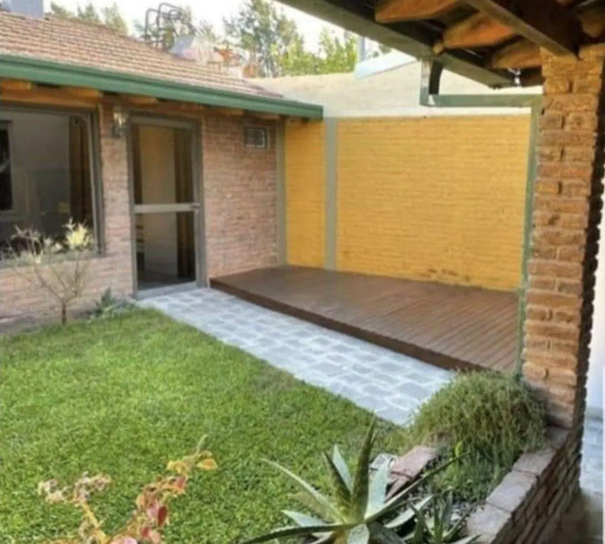 CASA EN VENTA LA PLATA 3 DORMITORIOS 5
