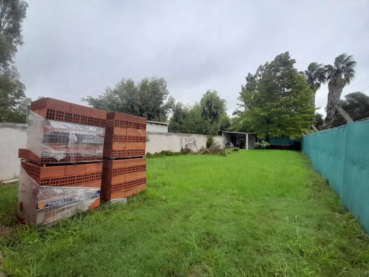 LOTE EN VENTA GONNET ENTRE CAMINOS 4