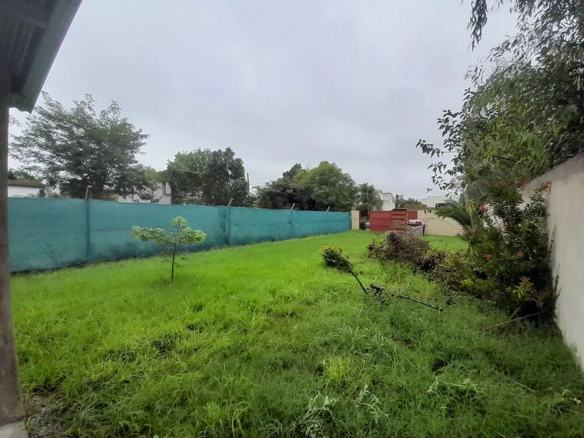 LOTE EN VENTA GONNET ENTRE CAMINOS 2