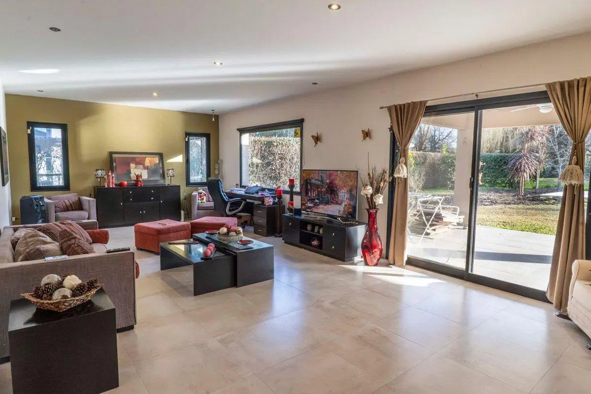 CASA VENTA LOS JAZMINES PILAR DEL ESTE APTO BANCO 5