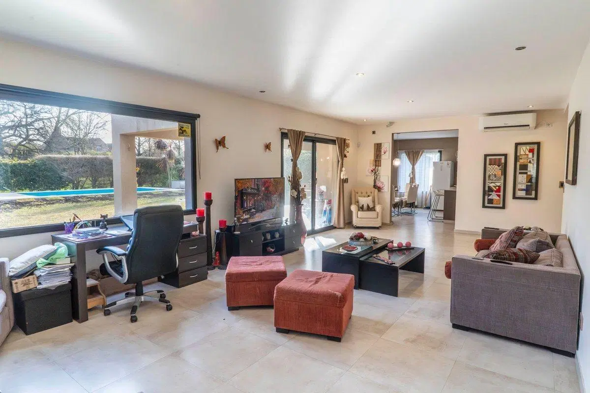 CASA VENTA LOS JAZMINES PILAR DEL ESTE APTO BANCO 4
