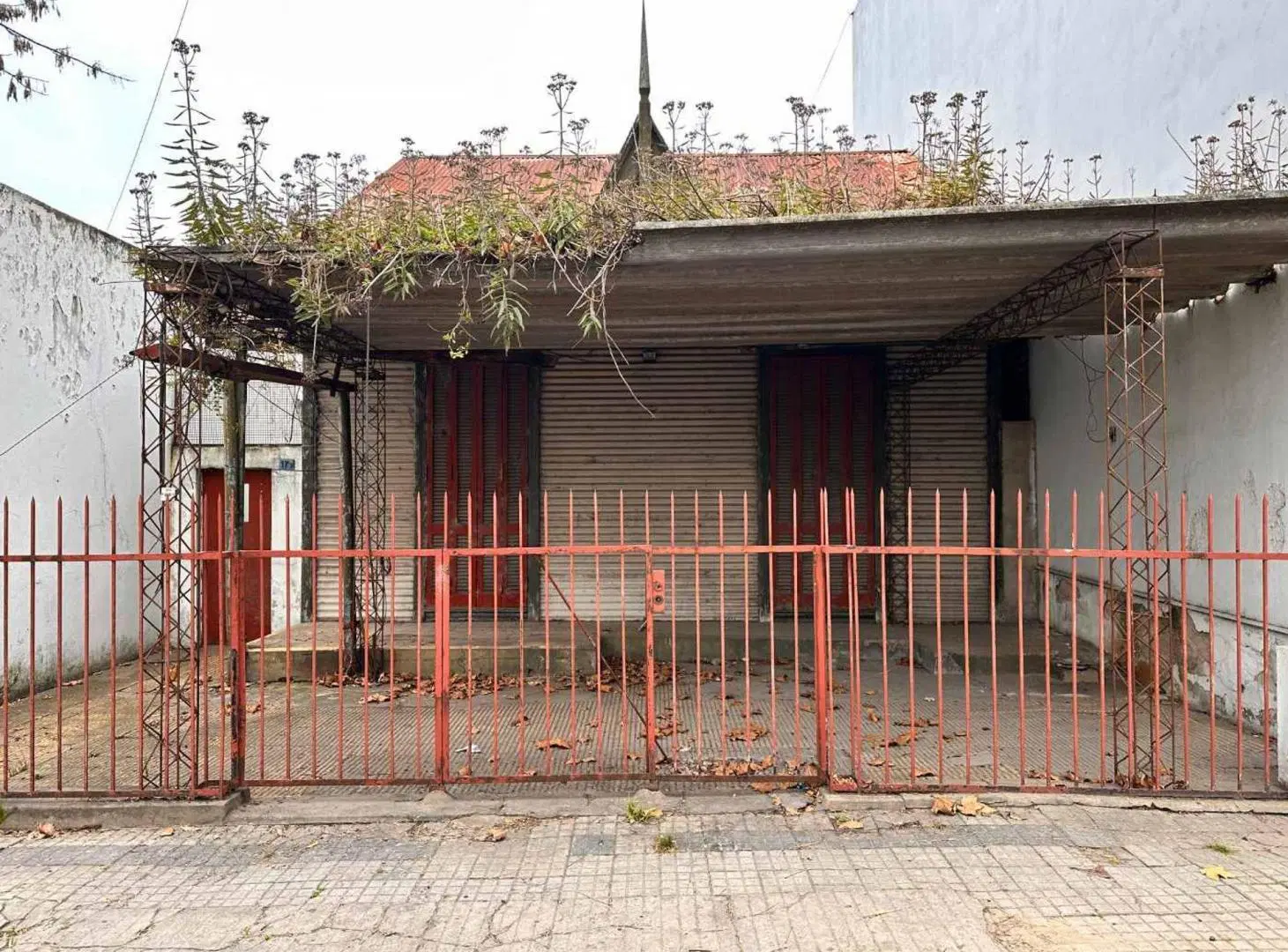 CASA EN VENTA A RECICLAR LA PLATA 3