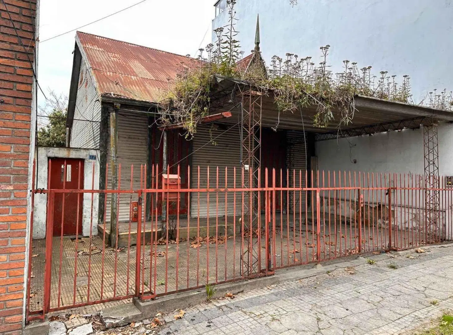 CASA EN VENTA A RECICLAR LA PLATA 4