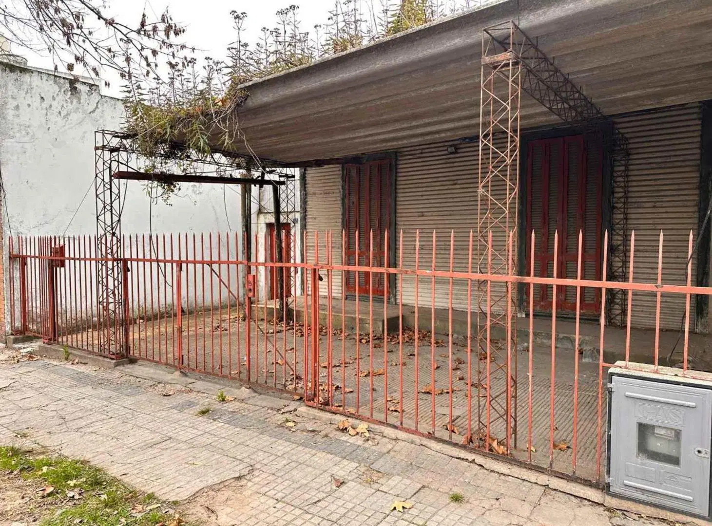 CASA EN VENTA A RECICLAR LA PLATA 5