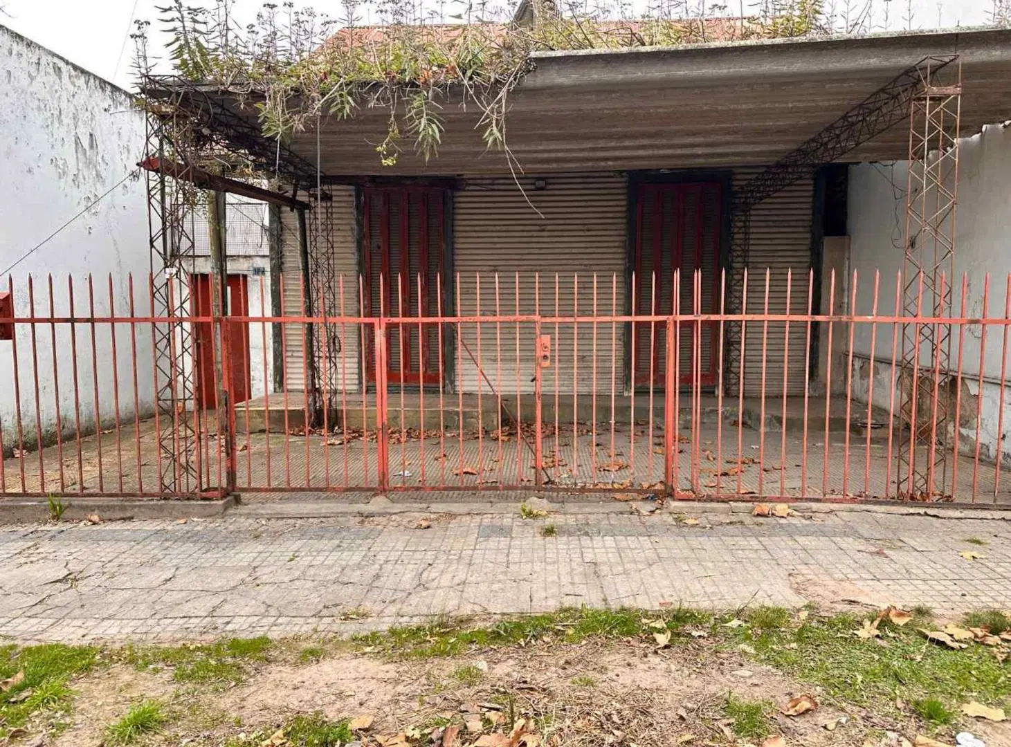 CASA EN VENTA A RECICLAR LA PLATA 2