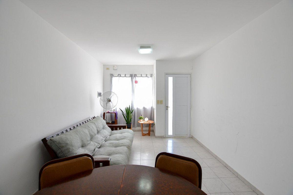 DUPLEX EN VENTA BERISSO 2 DORMITORIOS COCHERA