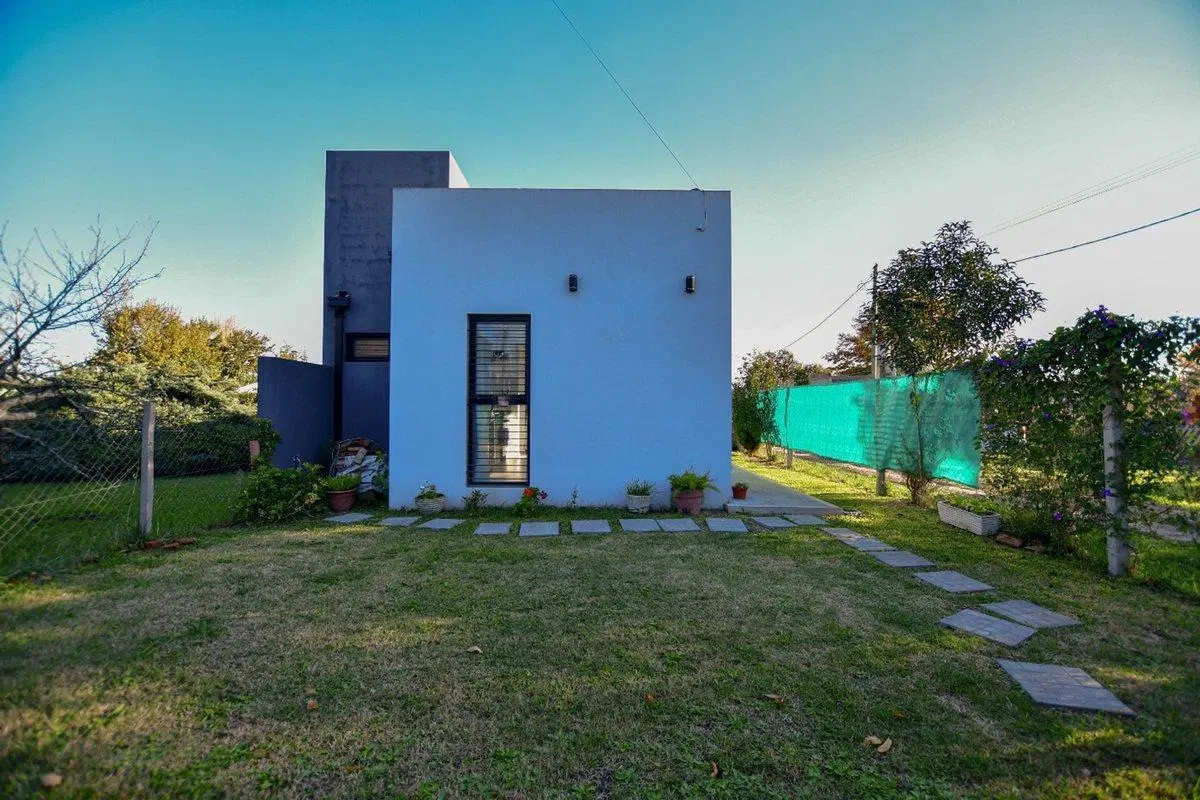 CASA EN VENTA SICARDI CON PILETA 2