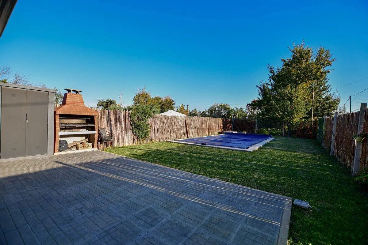 CASA EN VENTA SICARDI CON PILETA 5